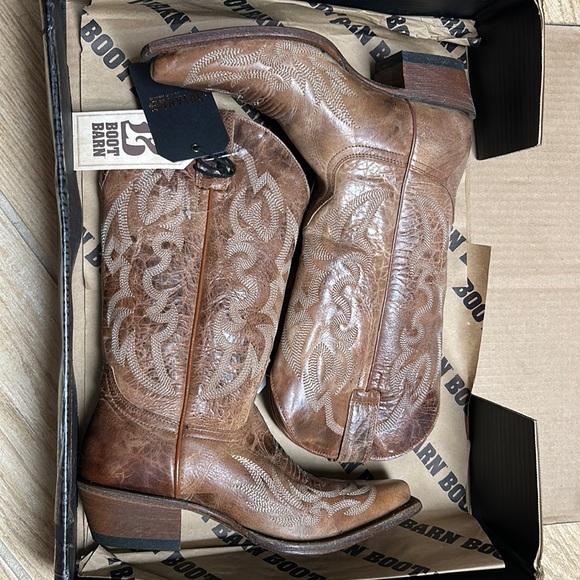 Shyanne Shoes - Leather cowgirl boots —BRAND NEW